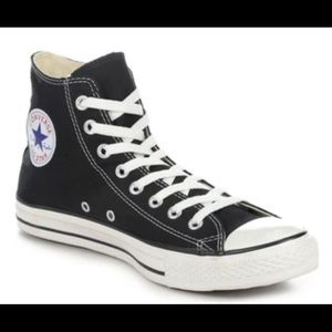 Converse size 8 women’s size 6 men worn slightly